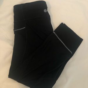 ATHLETA black crop running leggings sz M. GUC